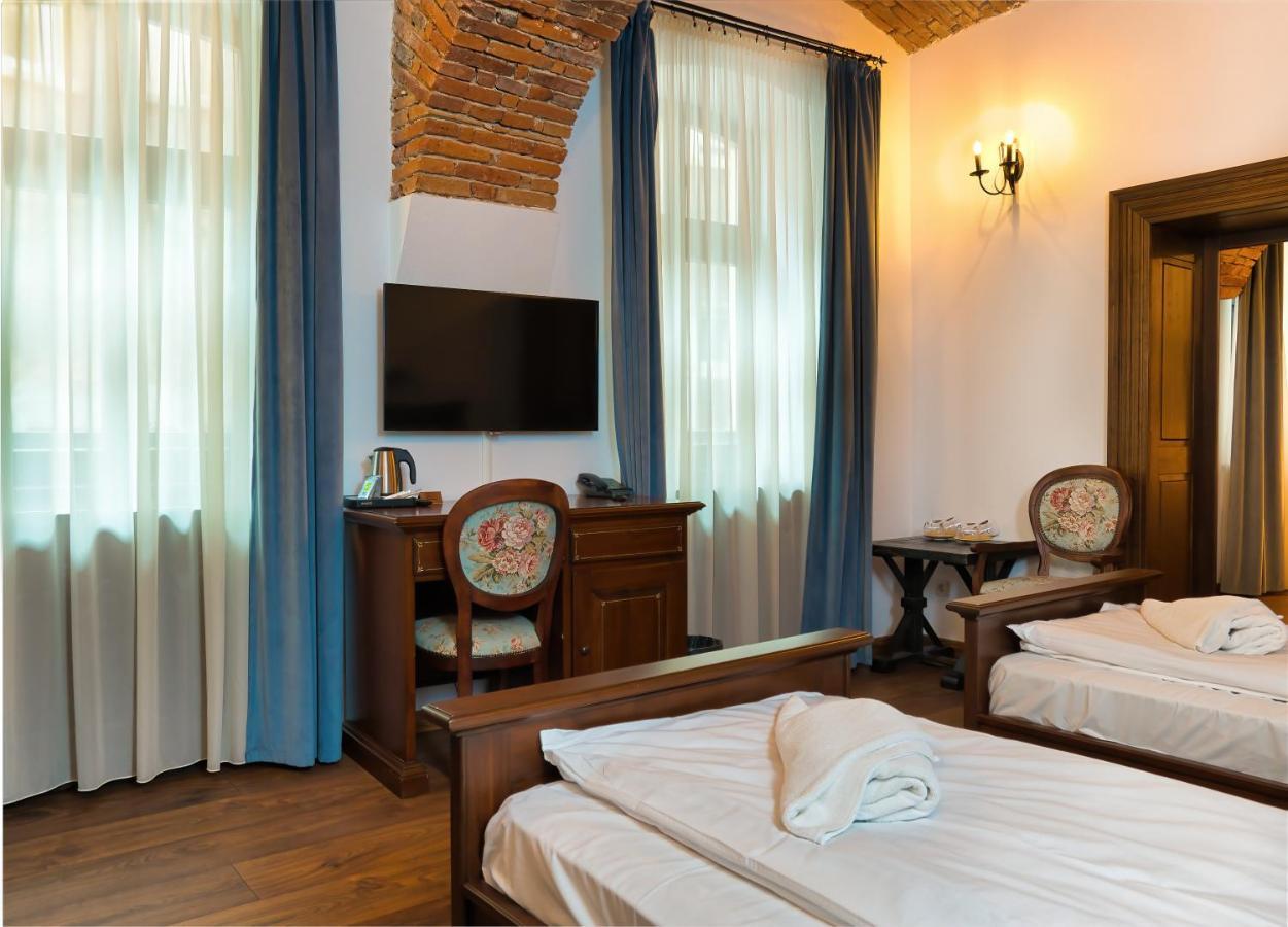 Boutique Casa Chitic -hotel And Restaurant Str Johann Gott Nr7 3*