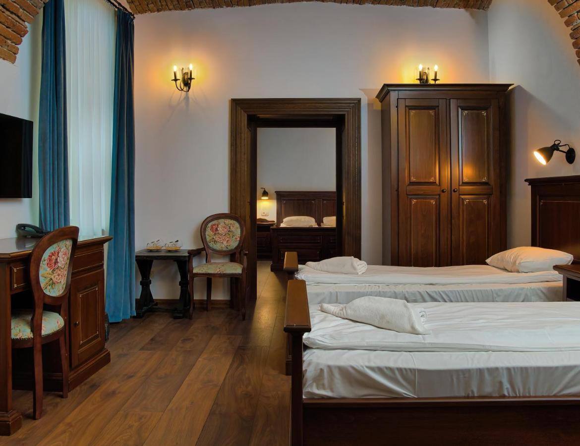 Boutique Casa Chitic -hotel And Restaurant Str Johann Gott Nr7