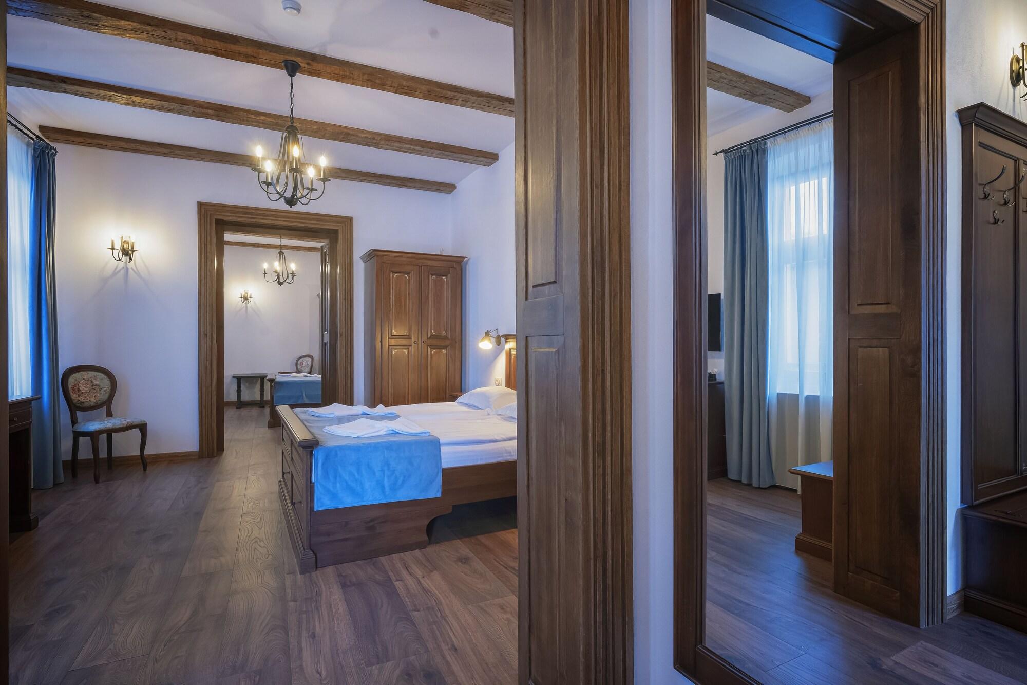 Boutique Casa Chitic -hotel And Restaurant Str Johann Gott Nr7 Hotel