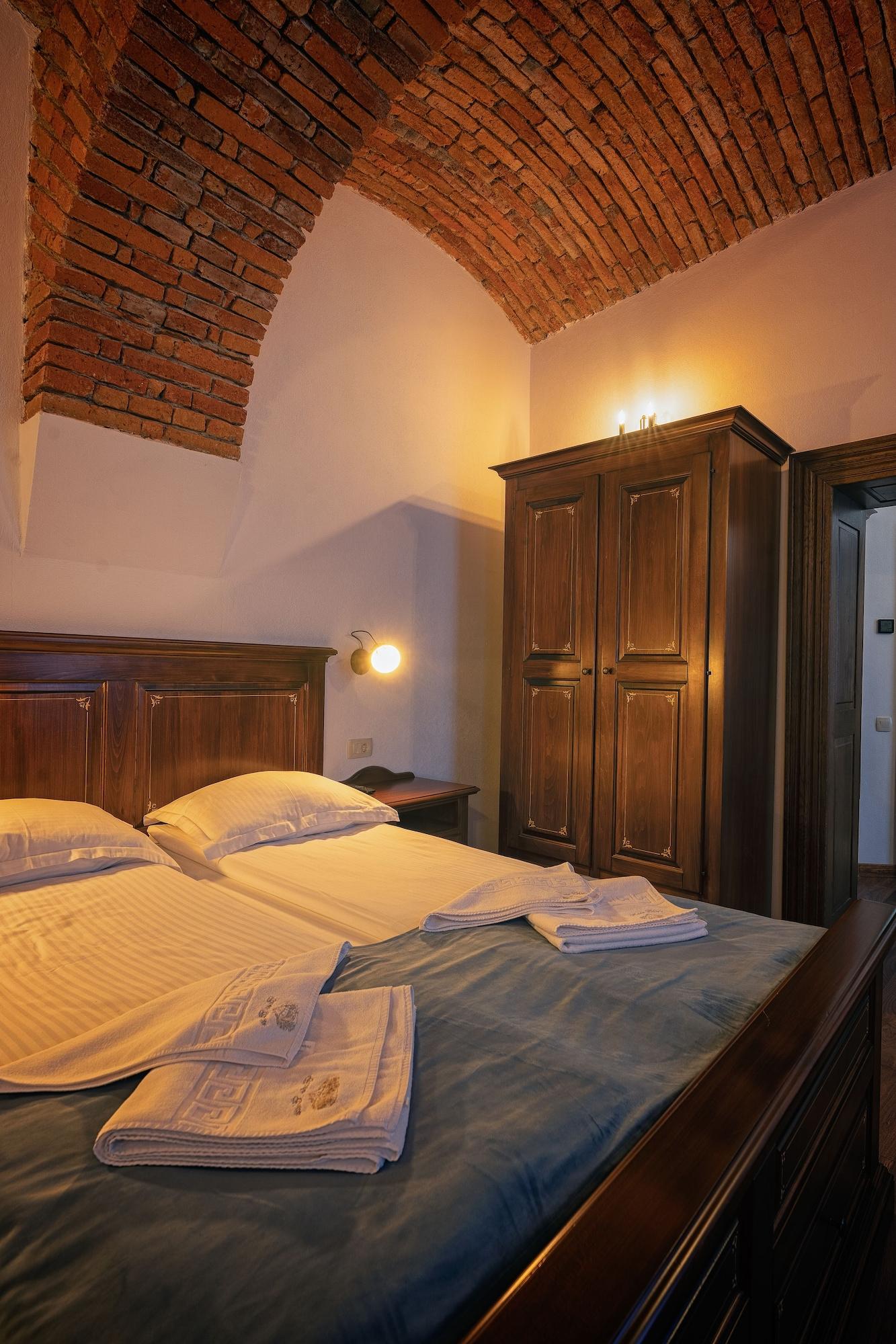 Boutique Casa Chitic -hotel And Restaurant Str Johann Gott Nr7