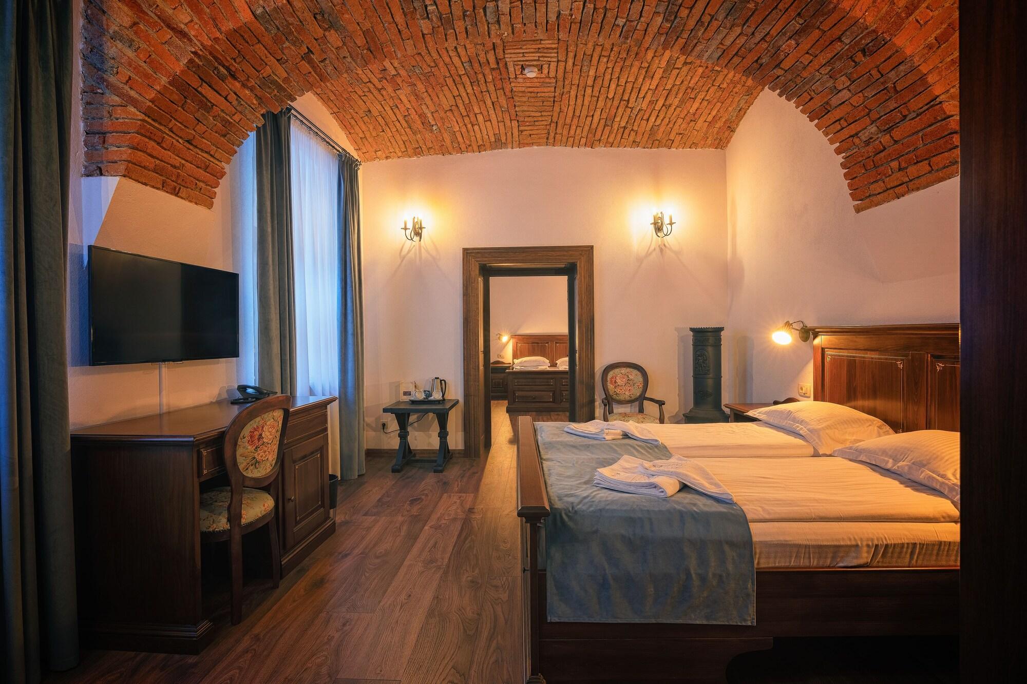 Boutique Casa Chitic -hotel And Restaurant Str Johann Gott Nr7 Brasov