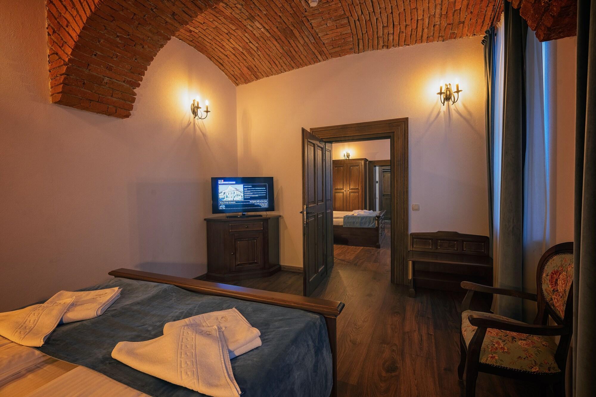 Hotel Boutique Casa Chitic -hotel And Restaurant Str Johann Gott Nr7 3*