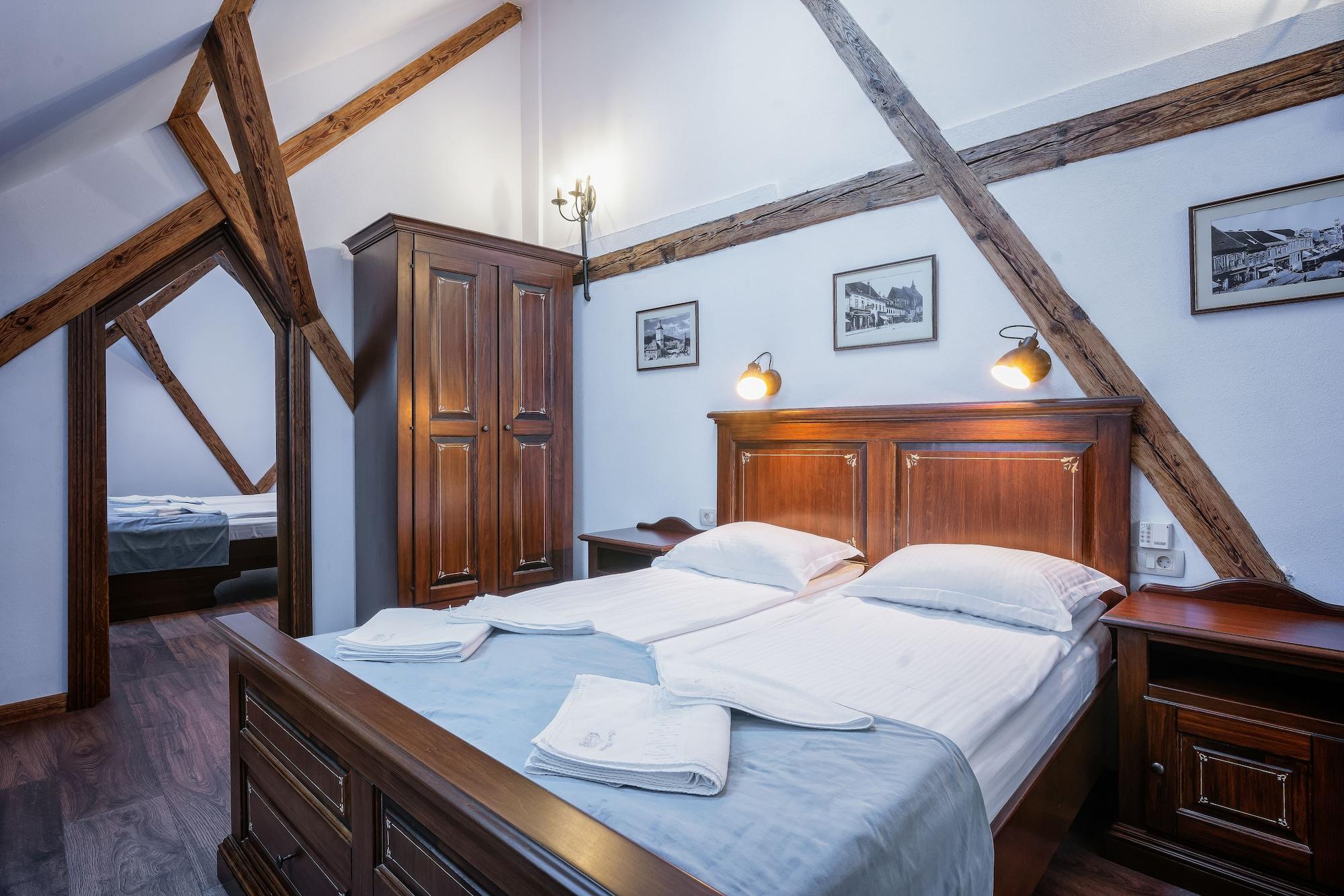 Boutique Casa Chitic -hotel And Restaurant Str Johann Gott Nr7 Hotel 3*