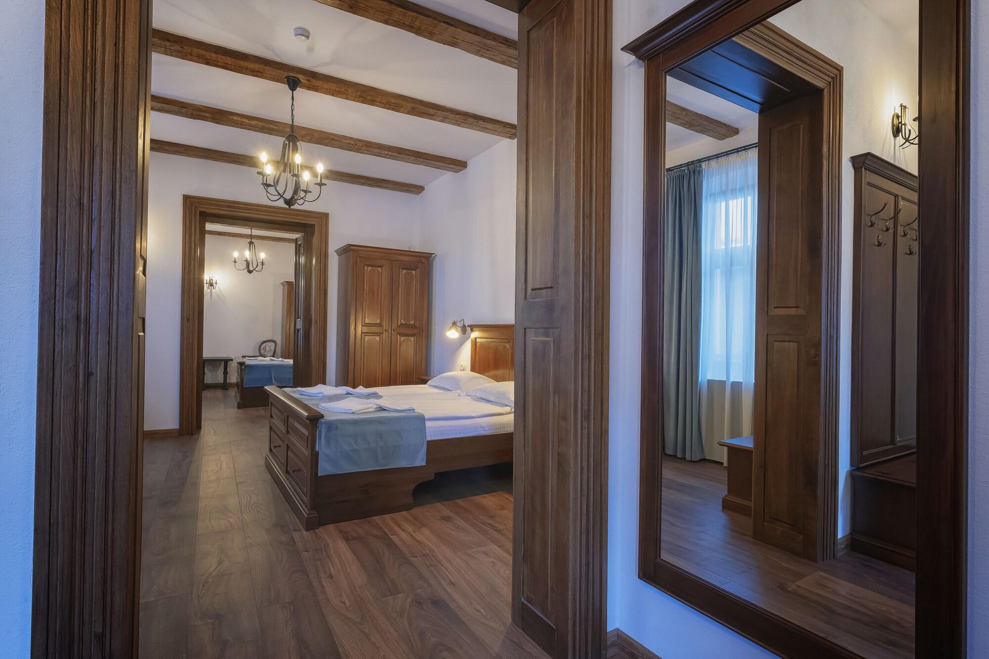 Boutique Casa Chitic -hotel And Restaurant Str Johann Gott Nr7 3* Brasov