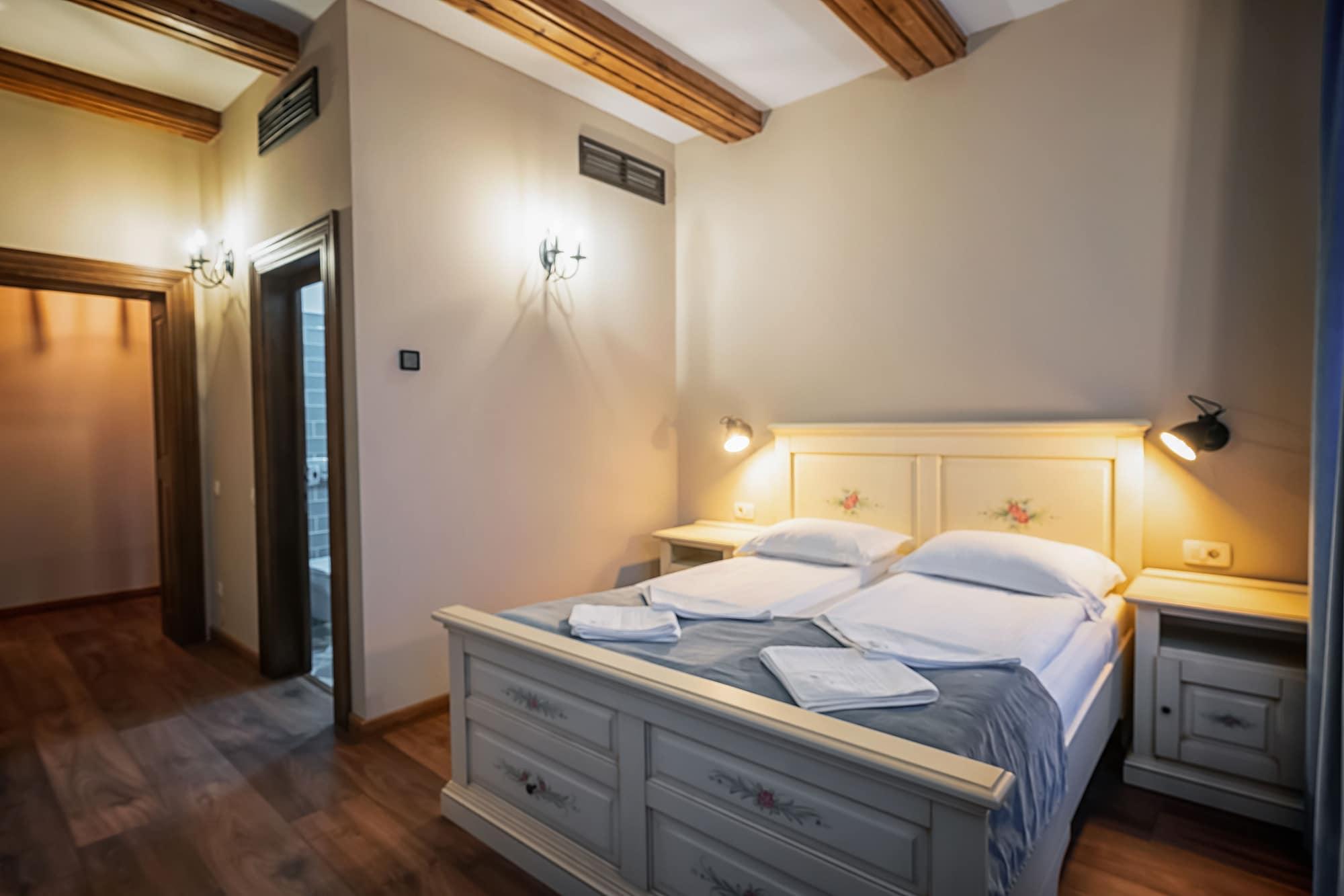Boutique Casa Chitic -hotel And Restaurant Str Johann Gott Nr7 Hotel