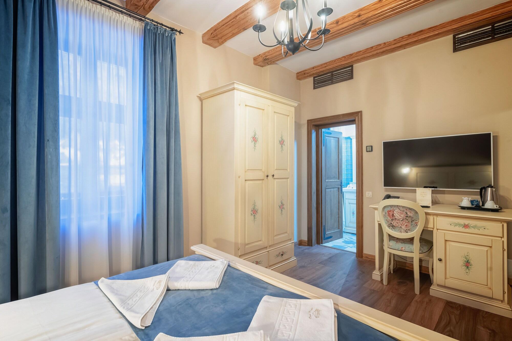 Boutique Casa Chitic -hotel And Restaurant Str Johann Gott Nr7 Hotel 3*