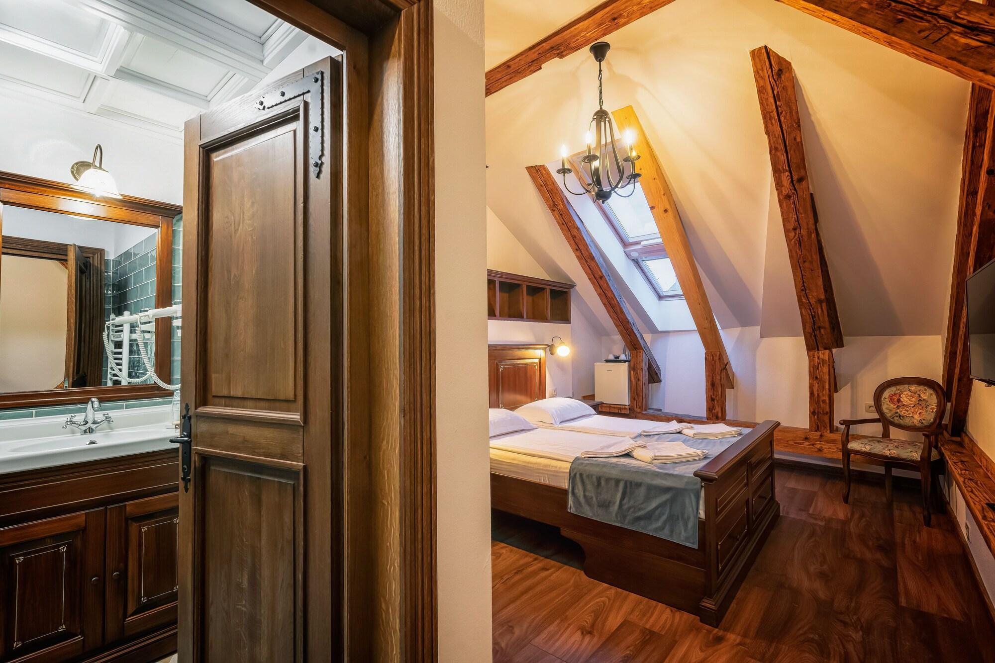 Boutique Casa Chitic -hotel And Restaurant Str Johann Gott Nr7 Brasov