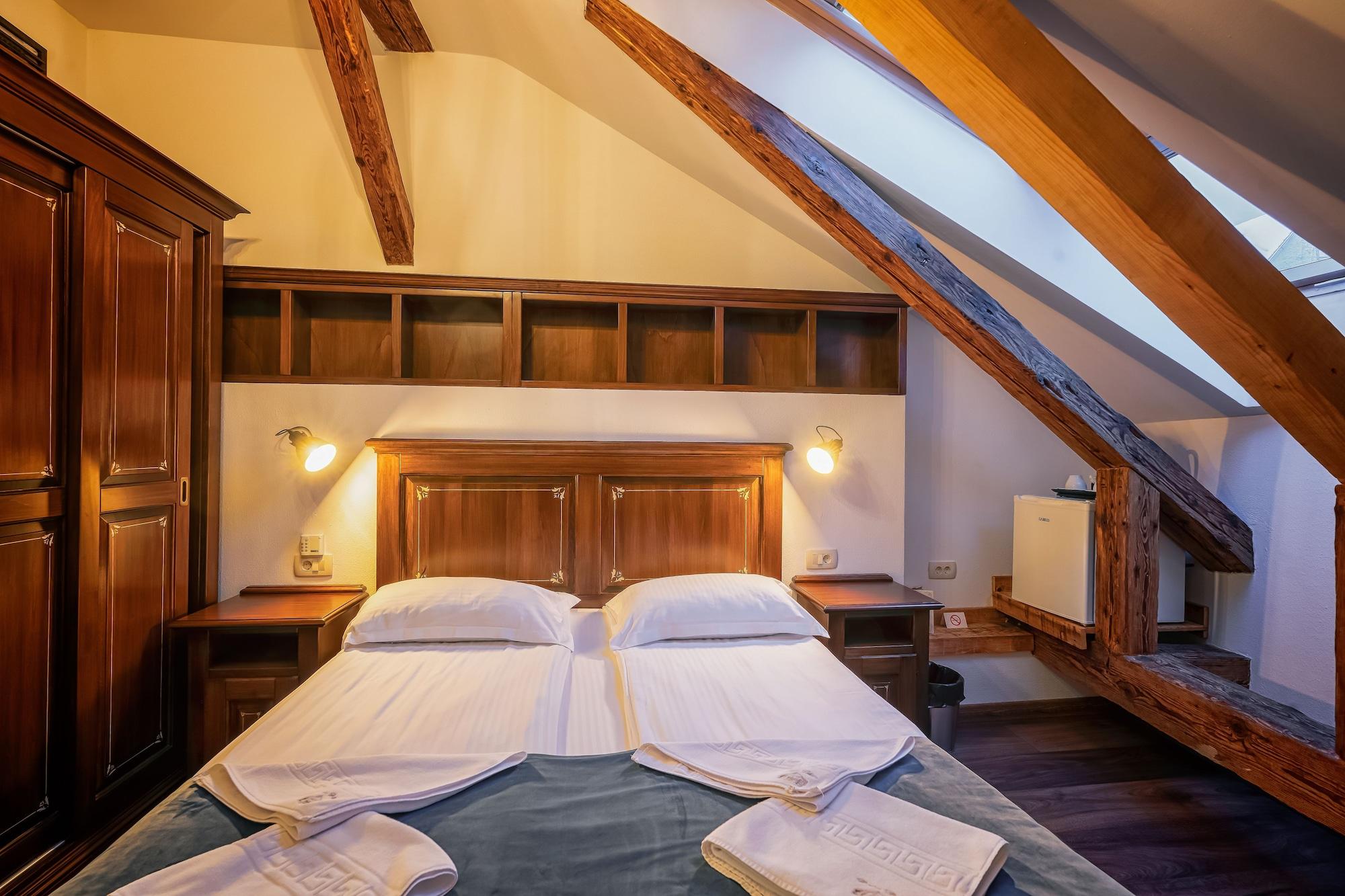 Hotel Boutique Casa Chitic -hotel And Restaurant Str Johann Gott Nr7 Brasov