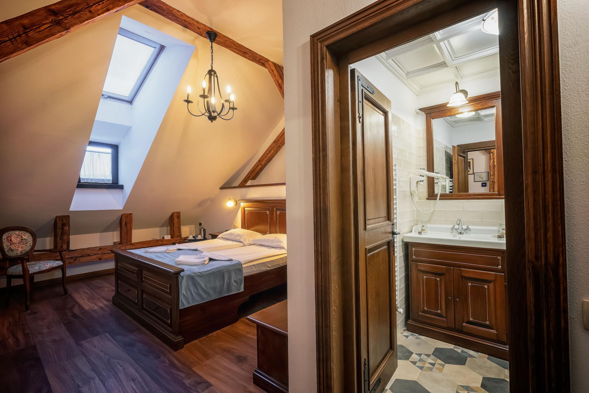 Boutique Casa Chitic -hotel And Restaurant Str Johann Gott Nr7 Brasov