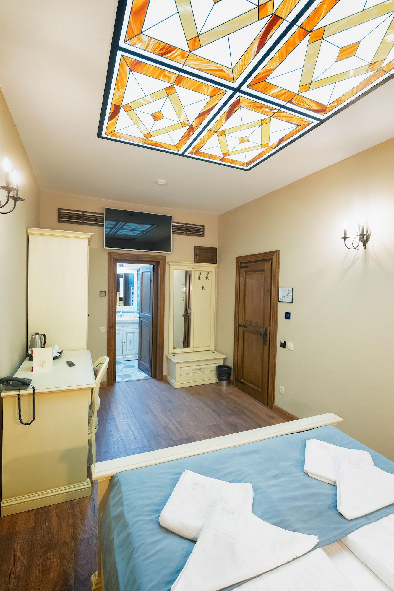 Boutique Casa Chitic -hotel And Restaurant Str Johann Gott Nr7 Hotel 3*