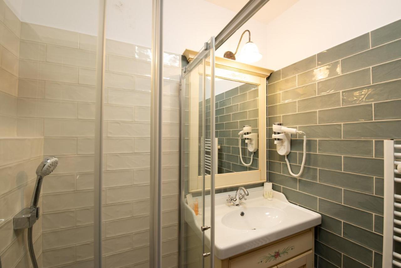Hotel Boutique Casa Chitic -hotel And Restaurant Str Johann Gott Nr7 3*