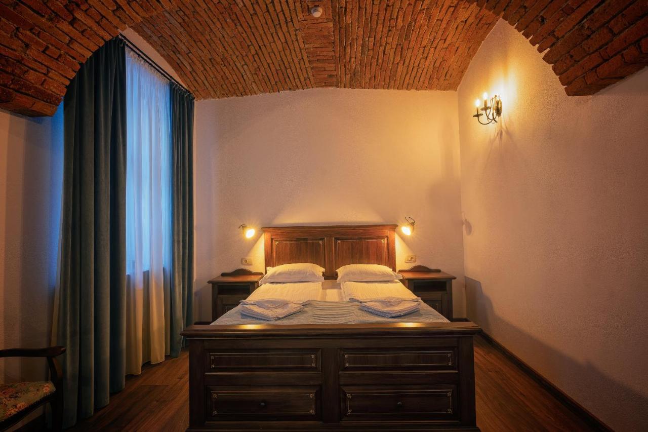 Boutique Casa Chitic -hotel And Restaurant Str Johann Gott Nr7 Hotel