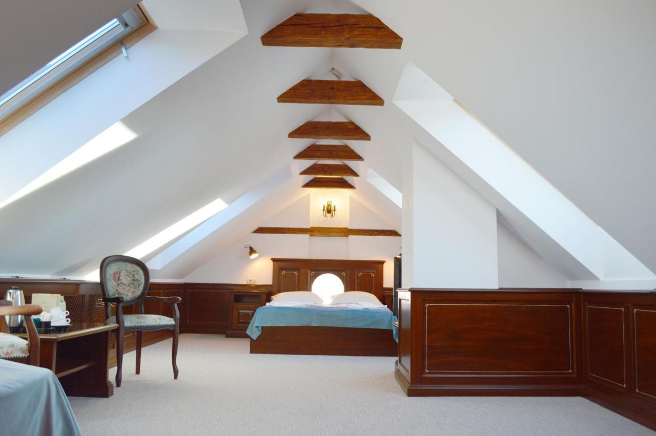 Boutique Casa Chitic -hotel And Restaurant Str Johann Gott Nr7 Hotel Brasov