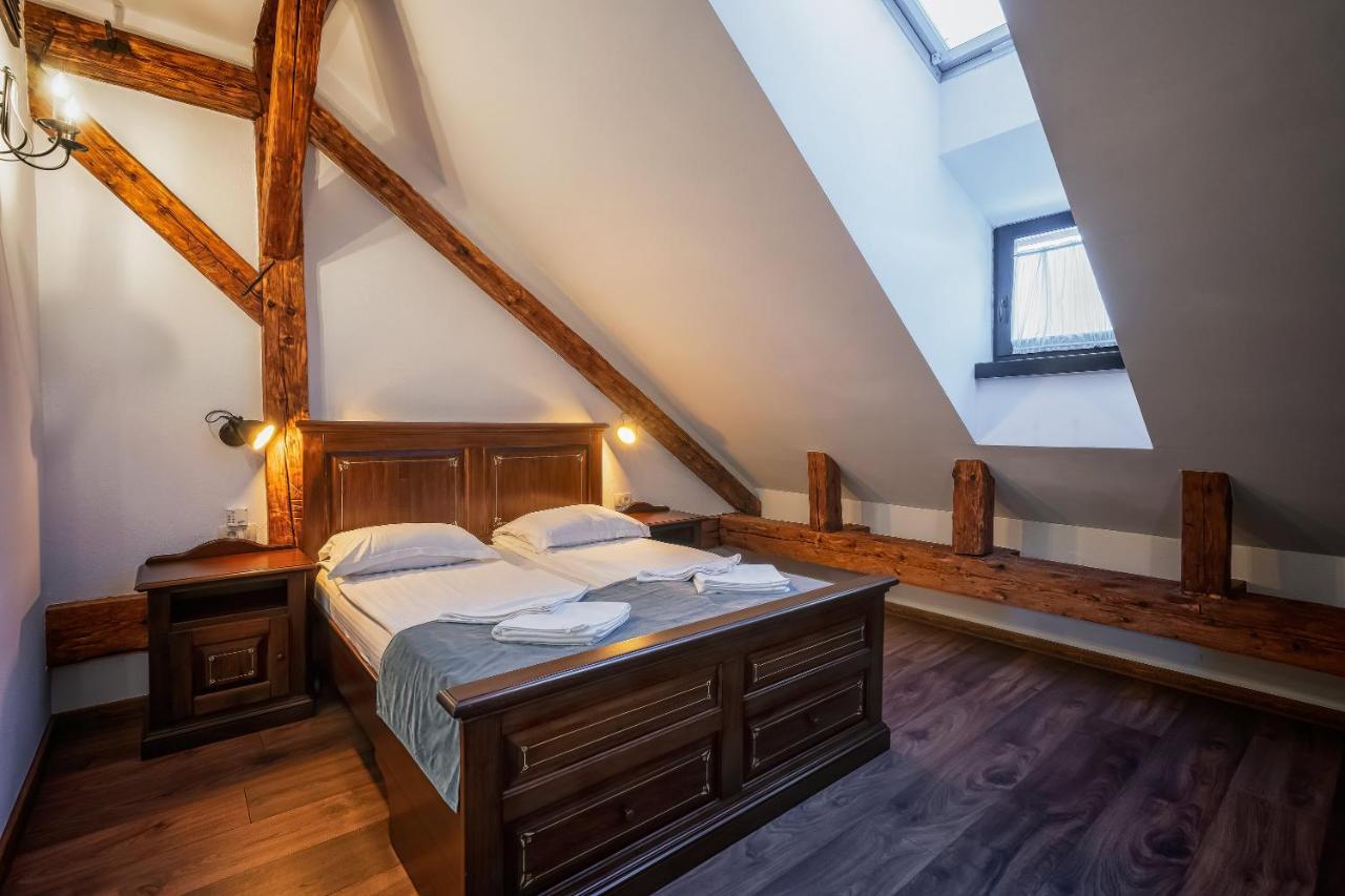 Boutique Casa Chitic -hotel And Restaurant Str Johann Gott Nr7 3*