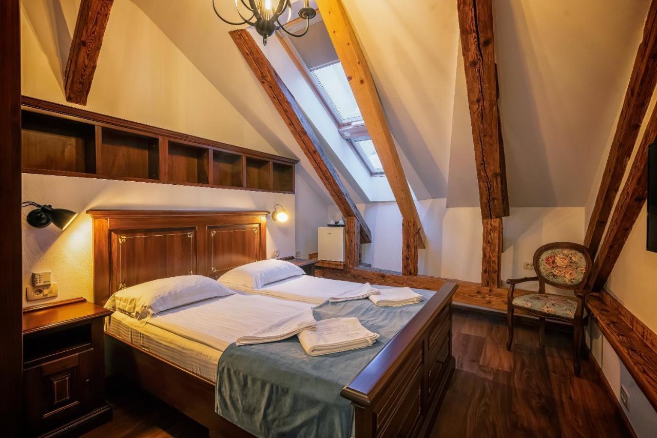 Boutique Casa Chitic -hotel And Restaurant Str Johann Gott Nr7 Hotel Brasov