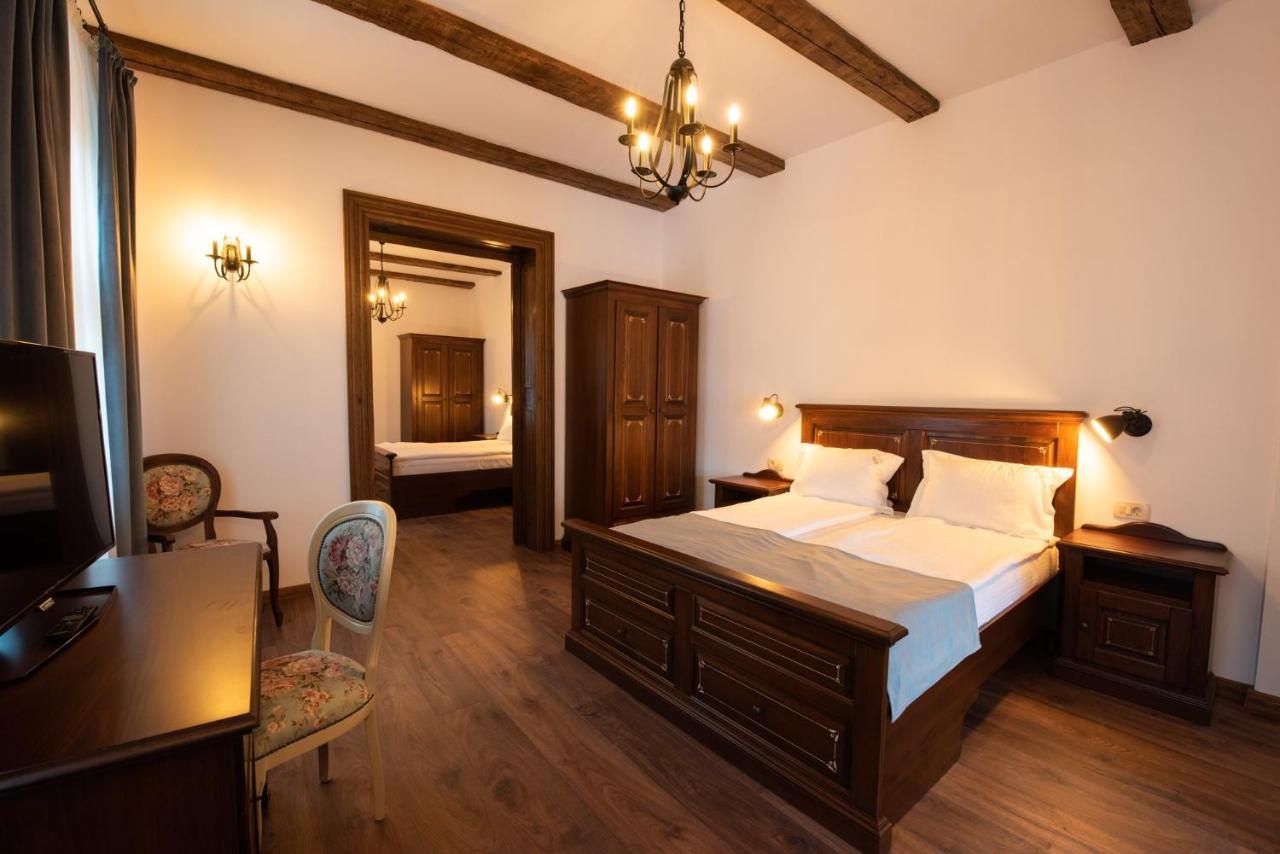 Hotel Boutique Casa Chitic -hotel And Restaurant Str Johann Gott Nr7 Brasov