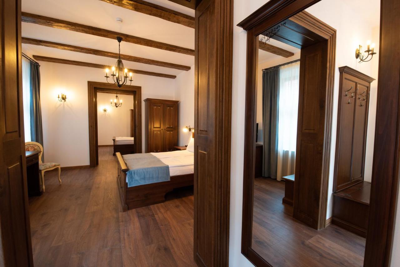 Boutique Casa Chitic -hotel And Restaurant Str Johann Gott Nr7 Hotel 3*